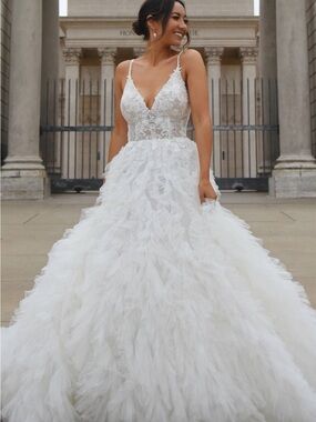 Style 1449-Australian Designer Martina Liana. Never worn. Dramatic tulle A line